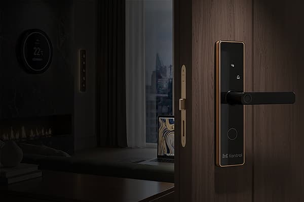 Lock 8 Helix smart door lock